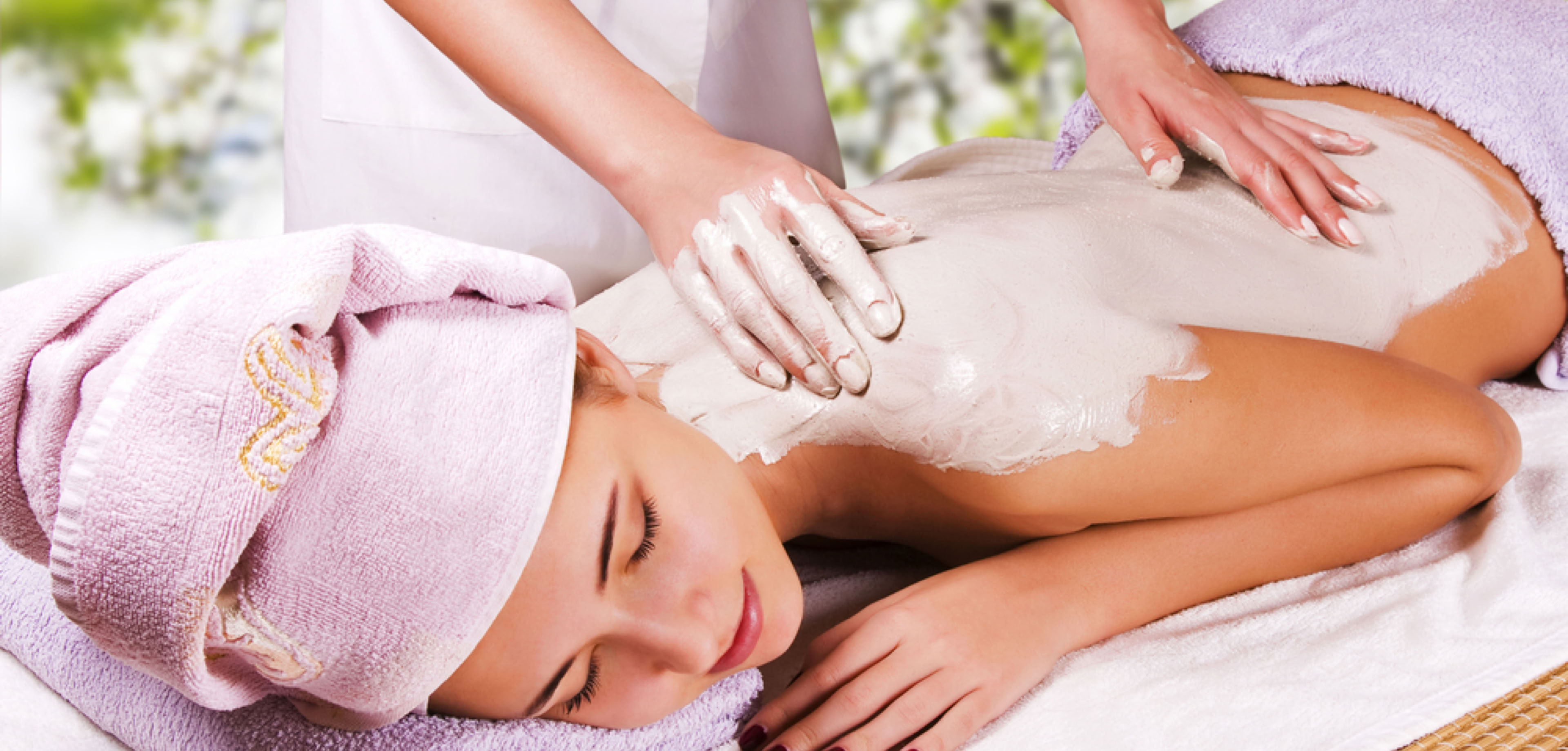 Revitalizing back treatment designed to exfoliate, purify, and improve the appearance and texture of the skin.