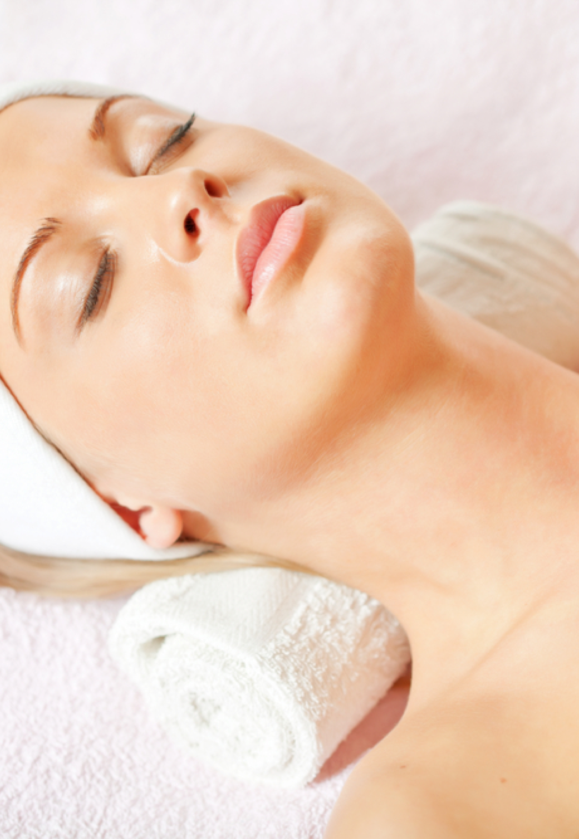 Pro-aging facial ritual designed to support skin firmness, luminosity, and healthy aging through customized holistic skincare techniques.