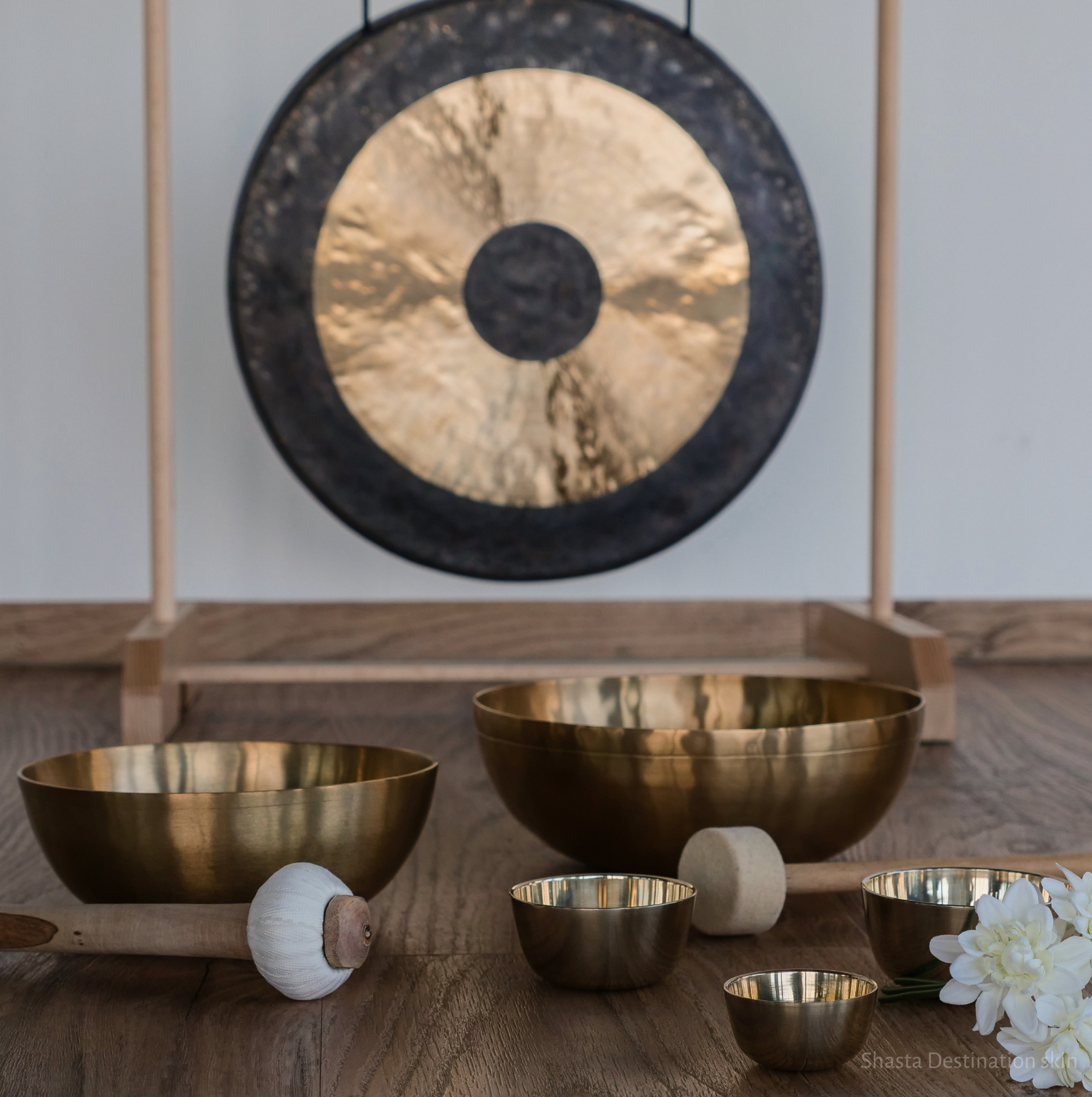 Immersive sound healing experience using therapeutic frequencies to support relaxation, nervous system balance, meditation, and emotional well-being.